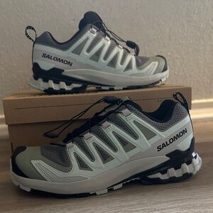 SALE!! Women Salomon Trail hiking Shoes - Black and Gray. NO OFFER